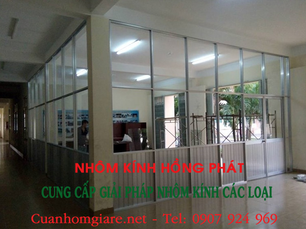vach-nhom-kinh-he-700-